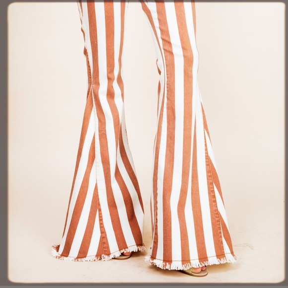 🌟FLASH SALE🌟 “SWEET JANE” Bell Flare Jeans - Picture 5 of 14